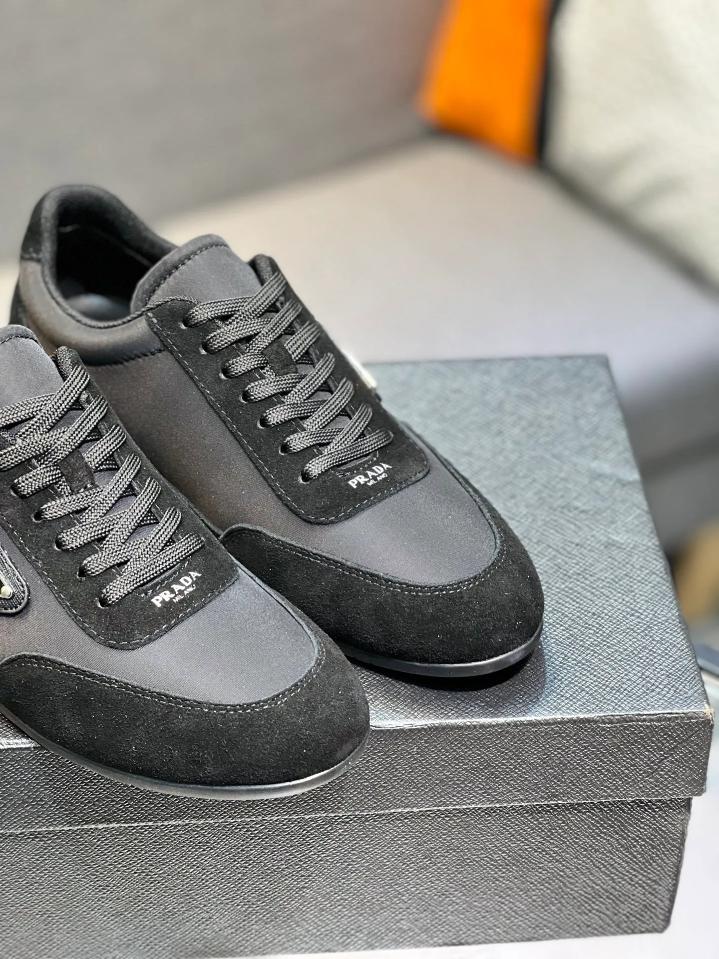 Men's shoes 💰440 PRADA (Prada) uses original cow suede, genuine leather lining, original foam wear-resistant soft outsole, casual sports version, young fashion, European and American trend, British style, actual picture color. Standard code: Men’s size 38/44 (45 can be customized)